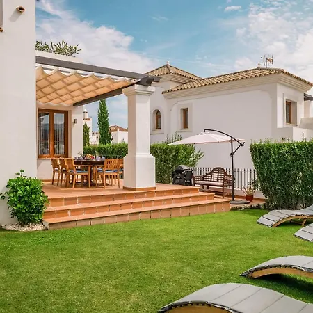 Vila Con Piscina Climatizada Y Vistas Al Golf