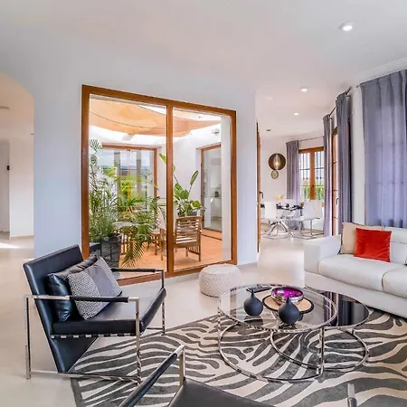 Vila Con Piscina Climatizada Y Vistas Al Golf Estepona
