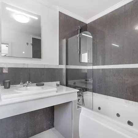 Vila Con Piscina Climatizada Y Vistas Al Golf