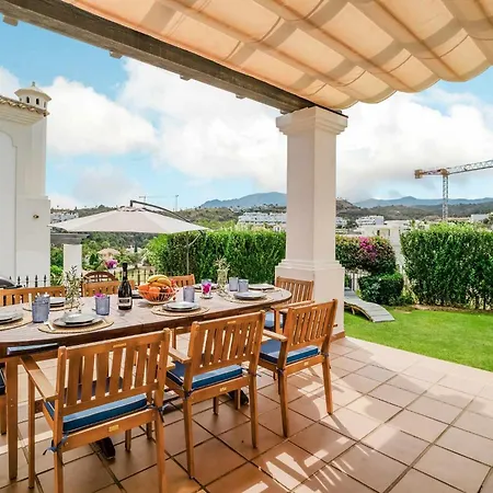 Vila Con Piscina Climatizada Y Vistas Al Golf