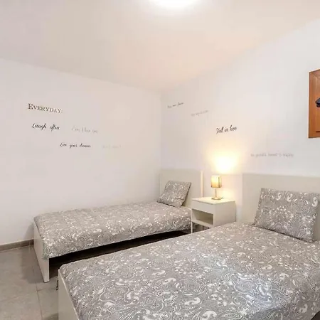 Villa Con Piscina Climatizada Y Vistas Al Golf Estepona