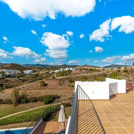 Con Piscina Climatizada Y Vistas Al Golf