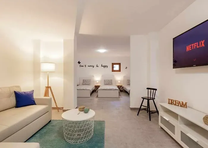 Villa Con Piscina Climatizada Y Vistas Al Golf Estepona