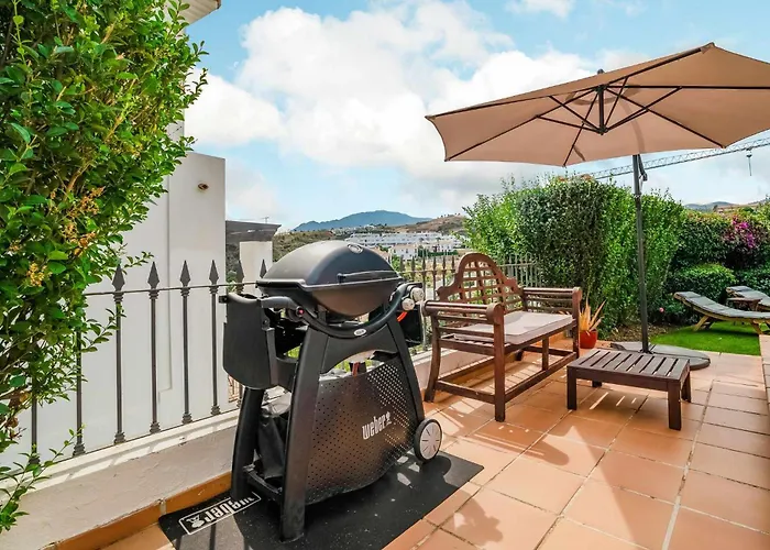 Villa Con Piscina Climatizada Y Vistas Al Golf Estepona