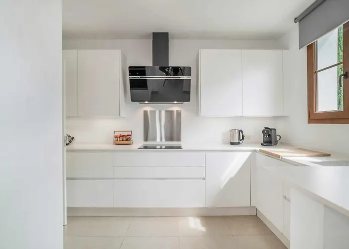 Villa Con Piscina Climatizada Y Vistas Al Golf Estepona