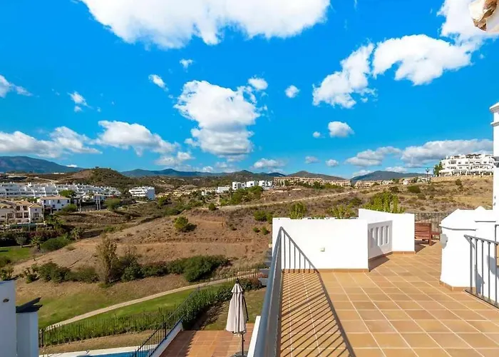 Con Piscina Climatizada Y Vistas Al Golf