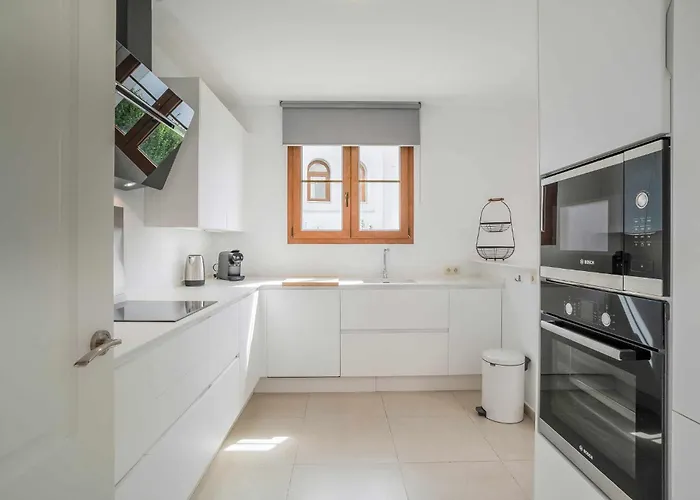 Con Piscina Climatizada Y Vistas Al Golf Villa Estepona